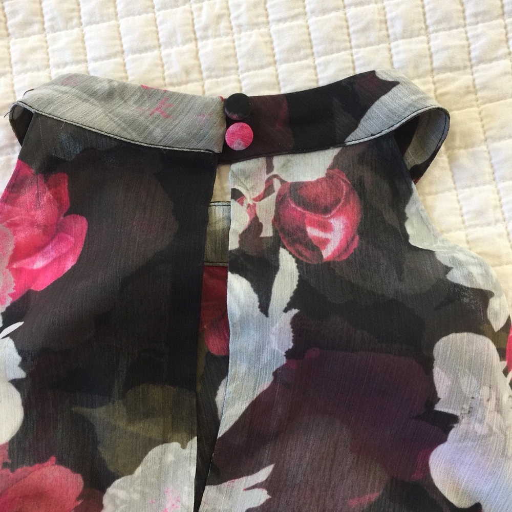 Scripted unique cold shoulder halter dress XS, S - Picture 4 of 6